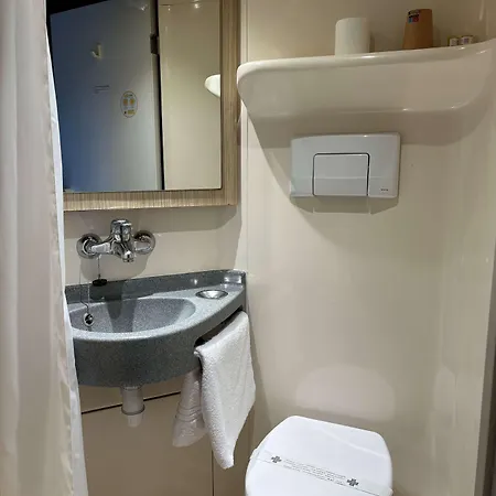 Hotel Premiere Classe Geneve - Genis Pouilly