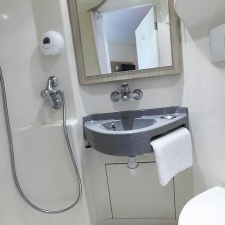 Otel Premiere Classe Geneve - Genis Pouilly