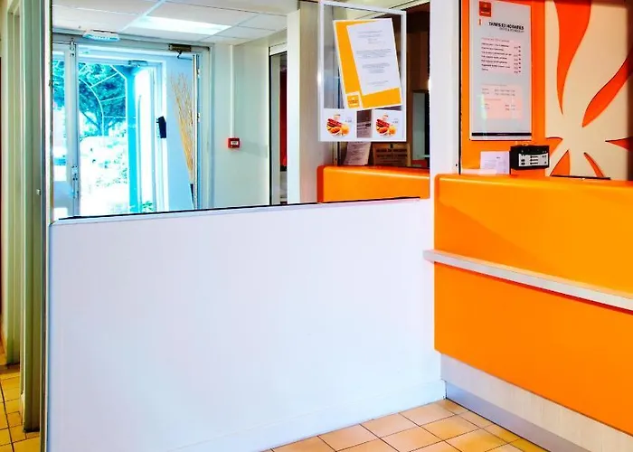 普瑞米尔杰内夫圣杰尼普利经典酒店 2* 圣热尼普伊